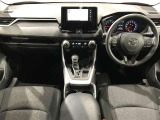 高いホールド性で運転姿勢が安定します。長距離ドライブでも疲れにくいのが魅力です。快適なドライビングライフをお送りください♪