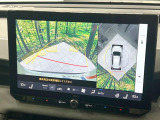 【パノラミックビューモニター】専用のカメラにより、上から見下ろしたような視点で360度クルマの周囲を確認することができます☆死角部分も確認しやすく、狭い場所での切り返しや駐車もスムーズに行えます。