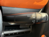 【オートライト(AUTO)】外の明るさをシステムが感知して、自動でヘッドライトが点灯します。ヘッドライトをつけ忘れを防ぐ便利機能です。