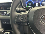 運転中、オーディオの操作をしてて、ハッとしたことはありませんか?ステアリングスイッチは、運転中でもハンドルでオーディオの操作が可能です。安全なドライブをサポートします。