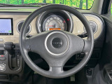 インテリアに合わせたデザインのステアリングは、運転される方のことも考え、運転しやすい形状、大きさです。是非一度、実際に触ってお確かめください。