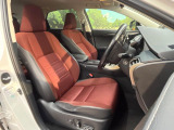 運転席シート廻りは使用感も少なく、良好な状態となっています。前オーナー様が丁寧に使っていたことがよくわかりますね。