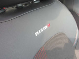 NISMO専用シート地(専用ファブリック/合皮コンビ・レッドステッチ)