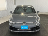 ドイツ車はフロントマスクに特徴がございます。 精悍なマスクは一目でGOLF8と分かるデザインです。