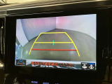 バックギアに入れると、このように後方が映し出されます!駐車の際とても安心!便利!最終確認はご自身の目と耳で必ず行ってください!