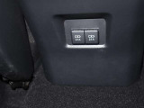 充電用USB端子付き。スマートフォンなどの充電に便利です。