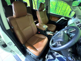 運転席シート廻りは使用感も少なく、良好な状態となっています。丁寧に使われていたことがよくわかりますね。