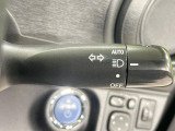 【オートライト】周りの明るさに応じて自動でヘッドライトの点灯・消灯ができる機能です!ライトの付け忘れ・消し忘れなどが無くなり、雨の日や夕方の走行も安心!トンネル通過時も便利ですね♪