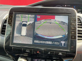 上から丸見えアラウンドビュー!車を真上から見下ろした様な映像を映し出すアラウンドビューモニター。これで車庫入れもラクラク。