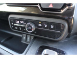 オートエアコンなので設定した温度で車内の温度を保ってくれます♪