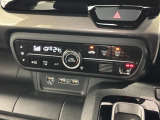 運転席にはシートヒーターが付いています!寒い日に便利な装備ですね。