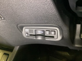 ハンドルの左下にETCがついています。高速道路の料金所の通過も楽々です。 カードの取り出しもしやすい場所についています。