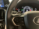 オーディオや運転支援機能などを手元で操作できるステアリングスイッチ。操作時の視線移動が少なく、安全にも貢献します。
