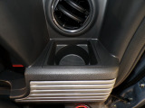 運転席の届きやすいところにドリンクホルダーがついています。視線をそらすことなく手に取れるので運転に集中できて安心ですね。