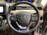 ハンドルにHondaセンシング系のクルーズコントロールやレーンキープアシストなどのスイッチと、オーディオの操作スイッチが装備されています。ハンドルから手を離さず安全に操作できます。