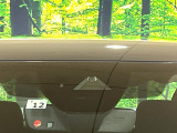 【i-ACTIVESENSE】走行中に前方の車両等を認識し、衝突しそうな時は警報とブレーキで衝突回避と被害軽減をアシスト。より安全にドライブをお楽しみいただけます。