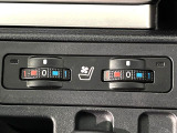 【シートベンチレーション】夏場は涼しい風でお尻や背中の熱やムレを防ぎ、冬はエアコンよりも早く温まってポカポカに!季節を問わず快適に過ごせます。
