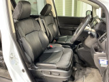 運転席は電動シート付です。細かな動きでドライバーに合わせたポジションを設定できます。