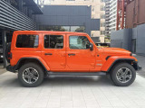 ホイールアーチが台形なのはJeepのみのデザインになり、ここを見てもJeepとすぐ分かります!