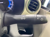 【アダプティブハイビーム】遠くまで明るく照らすハイビームを先行車や対向車に照射しない様、自動で調整!毎回手動で切り替える必要がなく、夜間走行時のストレスも軽減。安全性向上にも寄与します。