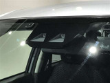 【衝突被害軽減ブレーキ】前方の車両や横断する歩行者などを検知した時、衝突回避や被害軽減をサポートします。