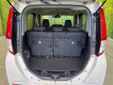 普段のお買い物や通勤、送迎等に十分な荷室スペースを確保しております。セカンドシートを倒すと、大きな荷物の積載も可能です♪