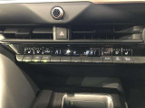 ◇左右独立温度コントロールフルオートエアコンです。運転席、助手席それぞれで独立して温度設定ができます。冷え性の方が乗っても安心ですね♪