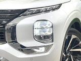 【LEDヘッドライト】悪天候や夜間走行時も良好な視界を確保し安心して運転できる高輝度LEDヘッドライトを装備!点灯速度が早く、消費電力も抑えられています。