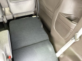 リアシートは簡単に倒すことができるので、ラゲッジルームも広がります。