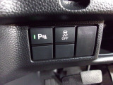 パーキングセンサーや横滑りを防ぐVSA等のスイッチ類は運転席の右側、手の届きやすい位置にあります。