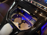 ドリンクホルダーと、タイプCのスポットが装備されています。