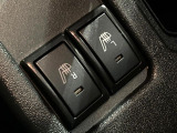 【シートヒーター】寒い日に重宝するシートヒーター!エアコンより早く温まってくれるので寒がりの人も安心ですね♪エアコンの温風は乾燥するから苦手、という方にもをおすすめです。