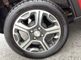 純正アルミホイールです。足元が引き立つので、車全体のイメージがアップしますよ!