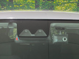 【スマートアシスト】走行中に前方の車両等を認識し、衝突しそうな時は警報とブレーキで衝突回避と被害軽減をアシスト。より安全にドライブをお楽しみいただけます。