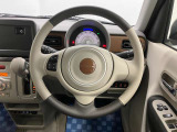【ハンドル回り】インテリアに合わせたデザインのステアリングは、運転される方のことも考え、運転しやすい形状、大きさです。ぜひ一度、実際に触ってお確かめください。