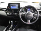 運転席廻りです。