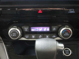 オートエアコンでお好みの温度になり、運転に集中できます。