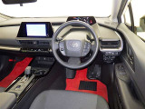 運転席まわりです。 各操作スイッチは使いやすい位置に配置されてます。