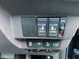 ハンドル右奥には各種設定スイッチがあります。運転者がスッと手を伸ばせば操作できので便利です。