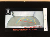 【バックモニター】駐車時に後方がリアルタイム映像で確認できます。大型商業施設や立体駐車場での駐車時や、夜間のバック時に大活躍!運転スキルに関わらず、今や必須となった装備のひとつです!