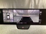 狭い場所での駐車やすれ違いなどでより的確な運転操作に役立つ360&deg;ビューモニターが装備されています。