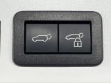 【パワーバックドア】スマートキーや運転席のボタンを押すだけでリアゲートが自動で開閉します!荷物を持っている時や、高い位置にあるバックドアを閉める際に便利な機能です♪