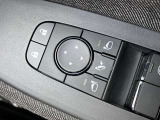 ボタン一つで、ミラーの開閉ができる電動格納式ドアミラー。すれ違いの時や、パーキングの時にこすりにくくなります!