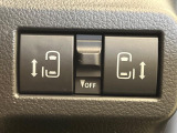 【両側パワースライドドア】スマートキーや運転席のスイッチで後席両側スライドドアの開閉が可能♪電動だから力を入れてドアを開ける必要が無く、小さなお子様でも簡単に開け閉めでき快適です♪