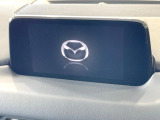 【マツダコネクトナビ】車内の雰囲気にマッチした一体型タイプのナビ。各種車輌設定やBluetooth再生等、様々な機能が楽しめます。直感的なダイヤル操作が可能で、使い勝手も良好です。
