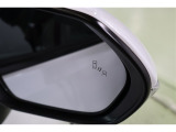 BSMを装備。さらに、後退時車両検知警報【RCTA】を搭載しています。バックで出庫する際に左右から接近する車両を検知し、ミラーのインジケーターの点滅と警報音で警告して安全確認をサポートしてくれます。