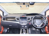 操作性に優れた運転席となります!小物入れや各ボタンの配置にこだわり、使いやすいです!座り心地もよく視認性も良好なのでロングドライブもお任せ下さい!
