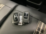 家族やパートナーと個別に持てるため、貸し借りの手間がなくスムーズに乗車できます。また、メインキーを自宅に置いたまま、もう一方をサブとして常に鞄に入れておけるため、持ち出し忘れを防げる点も便利です。
