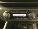 【オートエアコン】一度お好みの温度に設定すれば、車内の温度を検知し風量や温度を自動で調整してくれます。