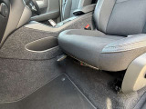 運転席側フロアマットです。汚れや破れもなく、良好な状態を保っています。